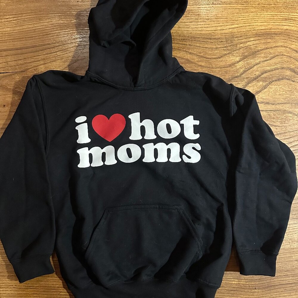 Youth Medium "I Heart Hot Moms" Black Sweatshirt